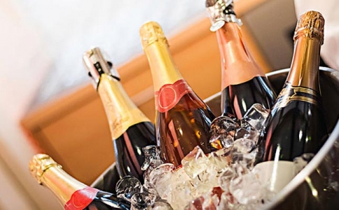 重慶紅酒回收慶哪里回收紅酒禮盒禮品名煙酒回收