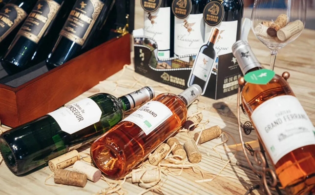 專業(yè)侍酒師在品鑒紅酒時(shí) 怎樣看葡萄酒液的澄清度